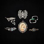 1389 9300 BROOCHES